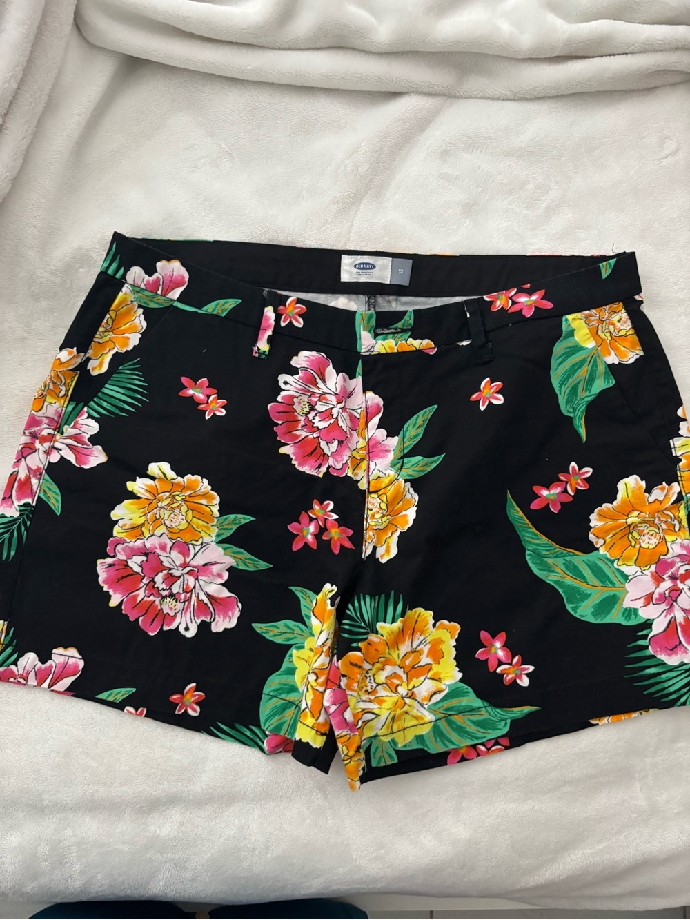 Old Navy Black Floral Cotton-Blend Shorts - Picture 2 of 5